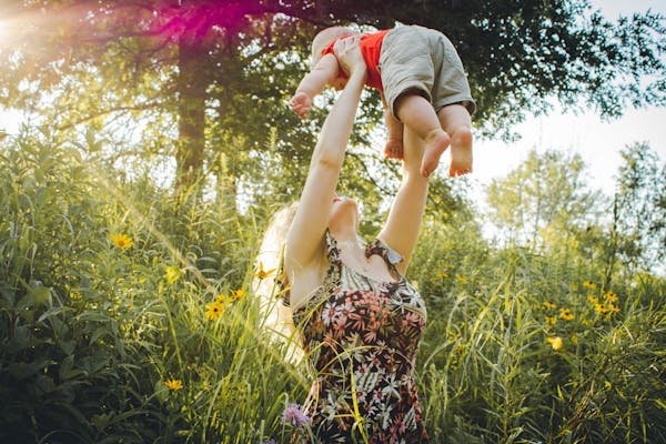 Maman : astuces incontournables pour accompagner votre bébé